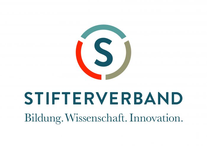 Logo des Stifterverbands mit einem S in einem Kreis und dem Text: Bildung. Wissenschaft. Innovation.