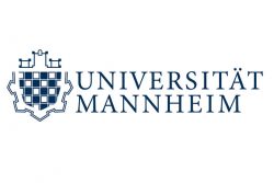 Logo der Universität Mannheim mit einem stilisierten Wappen links und dem Schriftzug UNIVERSITÄT MANNHEIM daneben.