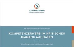 Stifterverband-Logo oben, Text darunter: Kompetenzerwerb im kritischen Umgang mit Daten.