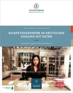 Präsentationsfolie mit Logo: Kompetenzerwerb im kritischen Umgang mit Daten, Stiftung Schreiben.
