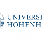 Logo der Universität Hohenheim mit stilisiertem Gebäude und Schriftzug „Universität Hohenheim“ daneben.