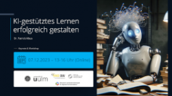 Roboter mit leuchtenden Augen, Bücherstapel, Text über Online-Event „KI-gestütztes Lernen“ am 07.12.2023 von 13-16 Uhr.