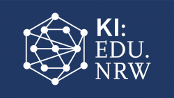 Logo von KI:EDU.NRW mit weißem Netzwerkdiagramm auf blauem Hintergrund.