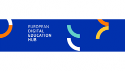 Blaues Banner mit dem Text European Digital Education Hub und farbigen, gebogenen Linien in Orange, Türkis und Weiß.