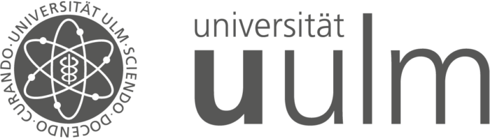 Das Logo der Universität Ulm, mit einem Atom-Symbol und den Worten Sciendo, Docendo, Curando.