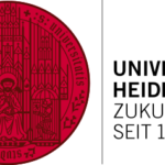 Rotes Siegel einer Universität mit gotischen Motiven und Figuren, umgeben von lateinischem Text.