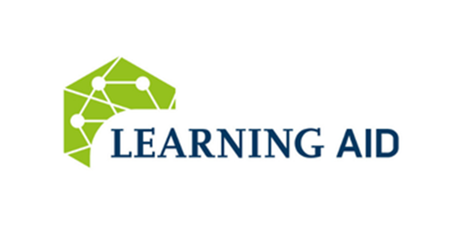 BildLogo Logo mit grünem Netzwerk-Muster und dem blauen Text LEARNING AID daneben.