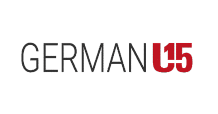 Schwarzer Text GERMAN gefolgt von rotem U15 auf weißem Hintergrund.