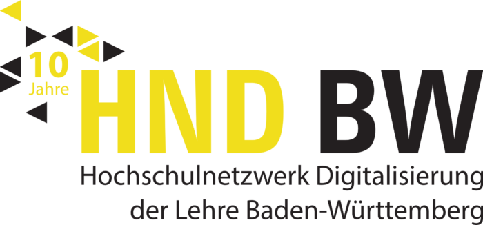 Logo von HND BW mit Text: 10 Jahre Hochschulnetzwerk Digitalisierung der Lehre Baden-Württemberg. Gelb-schwarze Dreiecke.